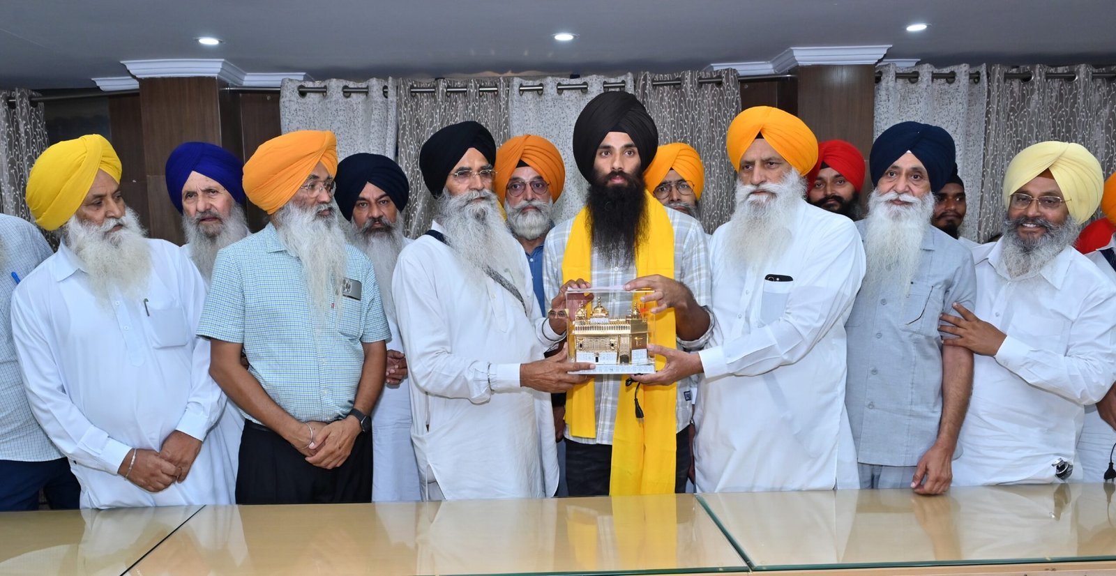 ਸ਼੍ਰੋਮਣੀ ਕਮੇਟੀ ਨੇ ਭਾਰਤੀ ਹਾਕੀ ਖਿਡਾਰੀ ਸ. ਜਰਮਨਪ੍ਰੀਤ ਸਿੰਘ ਨੂੰ 5 ਲੱਖ ਰੁਪਏ ਨਾਲ ਕੀਤਾ ਸਨਮਾਨਤ