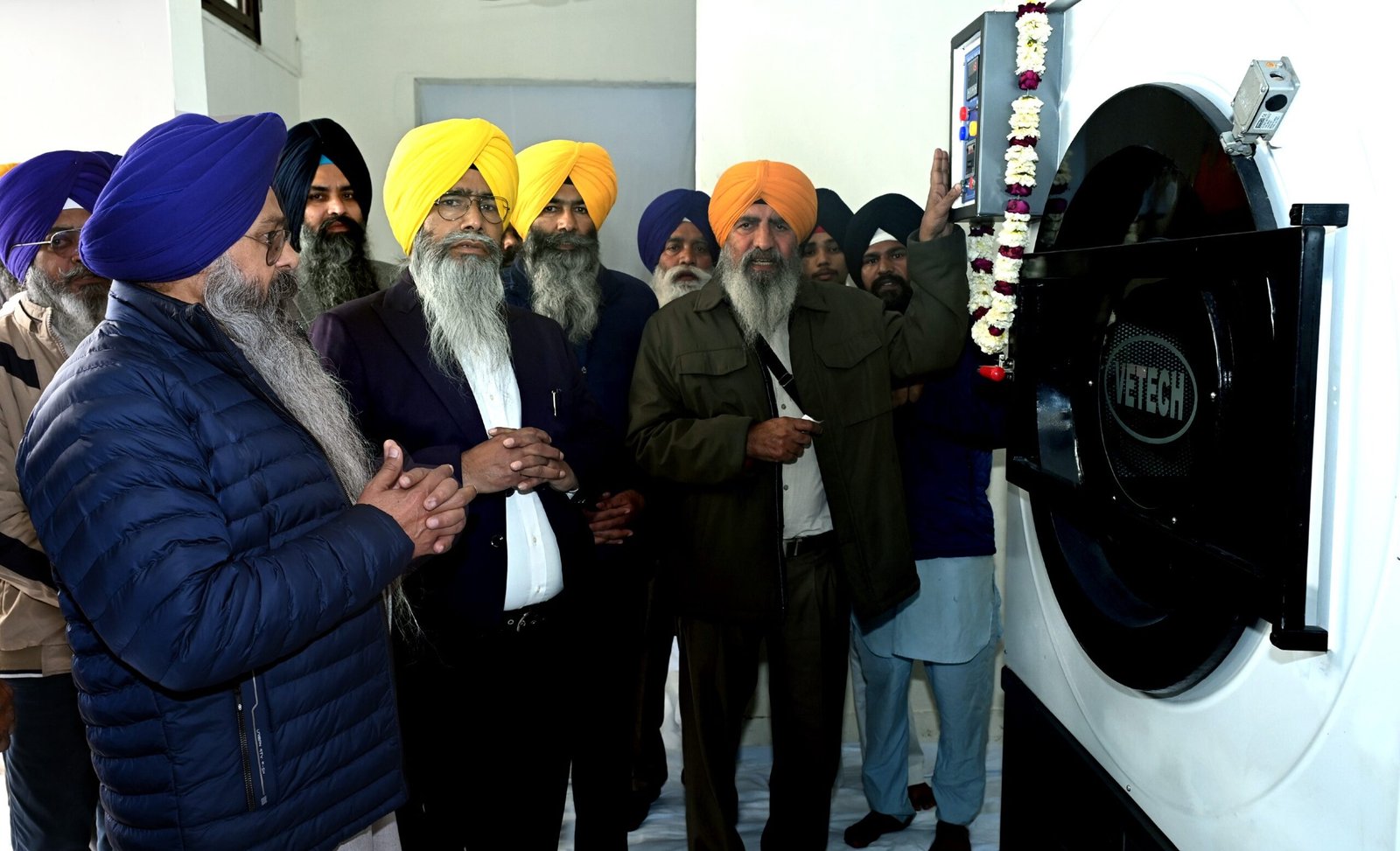 ਅਮਰੀਕਾ ਨਿਵਾਸੀ ਸ. ਬਲਵੰਤ ਸਿੰਘ ਦੇ ਪਰਿਵਾਰ ਵੱਲੋਂ ਸ੍ਰੀ ਦਰਬਾਰ ਸਾਹਿਬ ਵਿਖੇ ਚਾਰ ਵਾਸ਼ਿੰਗ ਮਸ਼ੀਨਾਂ ਭੇਟ