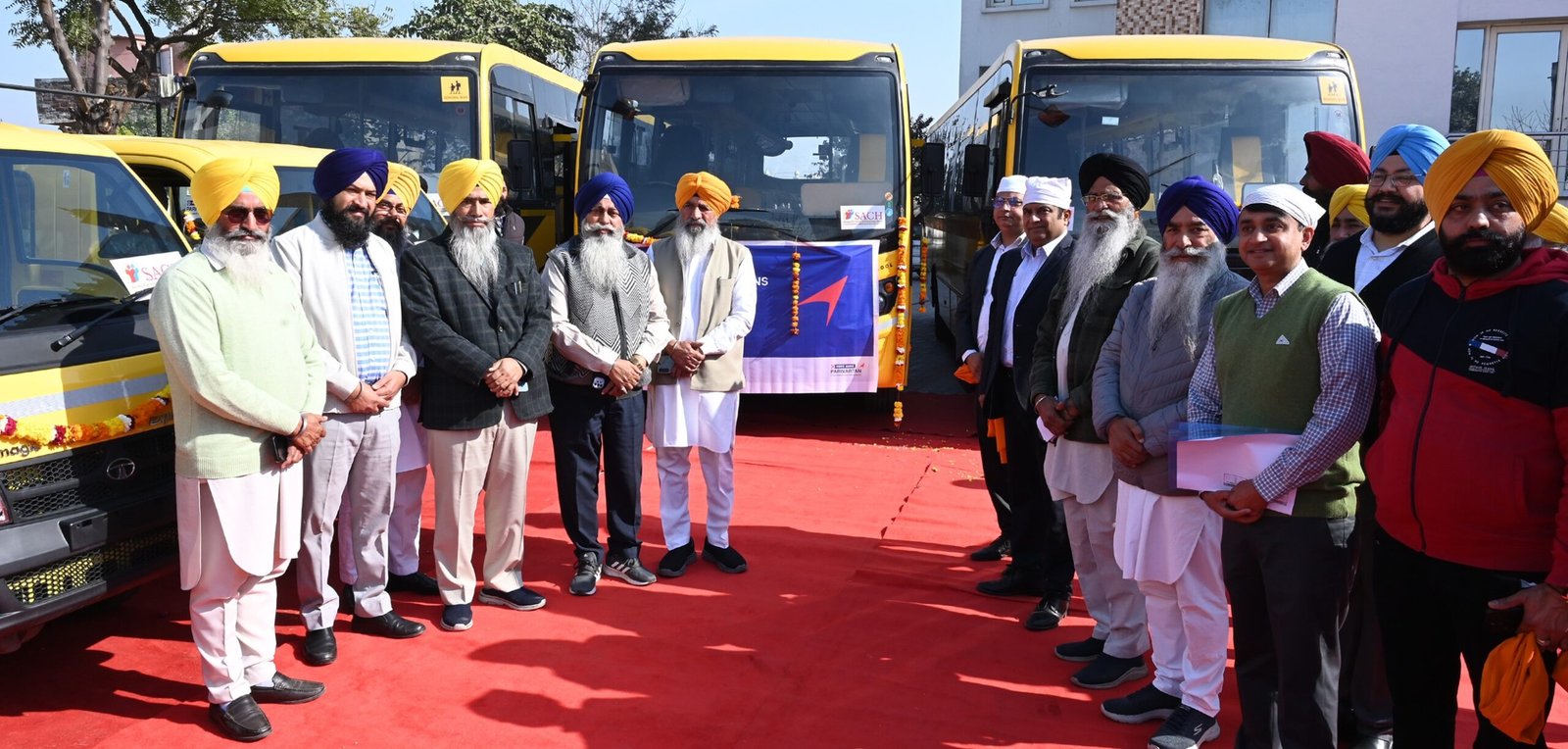 ਸ੍ਰੀ ਦਰਬਾਰ ਸਾਹਿਬ ਲਈ ਐਚਡੀਐਫਸੀ ਬੈਂਕ ਵੱਲੋਂ 3 ਬੱਸਾਂ ਤੇ 3 ਵੈਨਾਂ ਭੇਟ