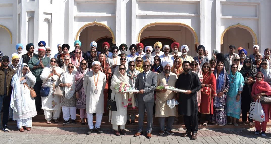 ਅਮਰੀਕੀ ਅਤੇ ਕੈਨੇਡੀਅਨ ਸਿੱਖ ਸ਼ਰਧਾਲੂ ਕਰਤਾਰਪੁਰ ਸਥਿਤ ਗੁਰੂਦਵਾਰਾ ਸਾਹਿਬ ਵਿਖੇ ਹੋਏ ਨਤਮਸਤਕ