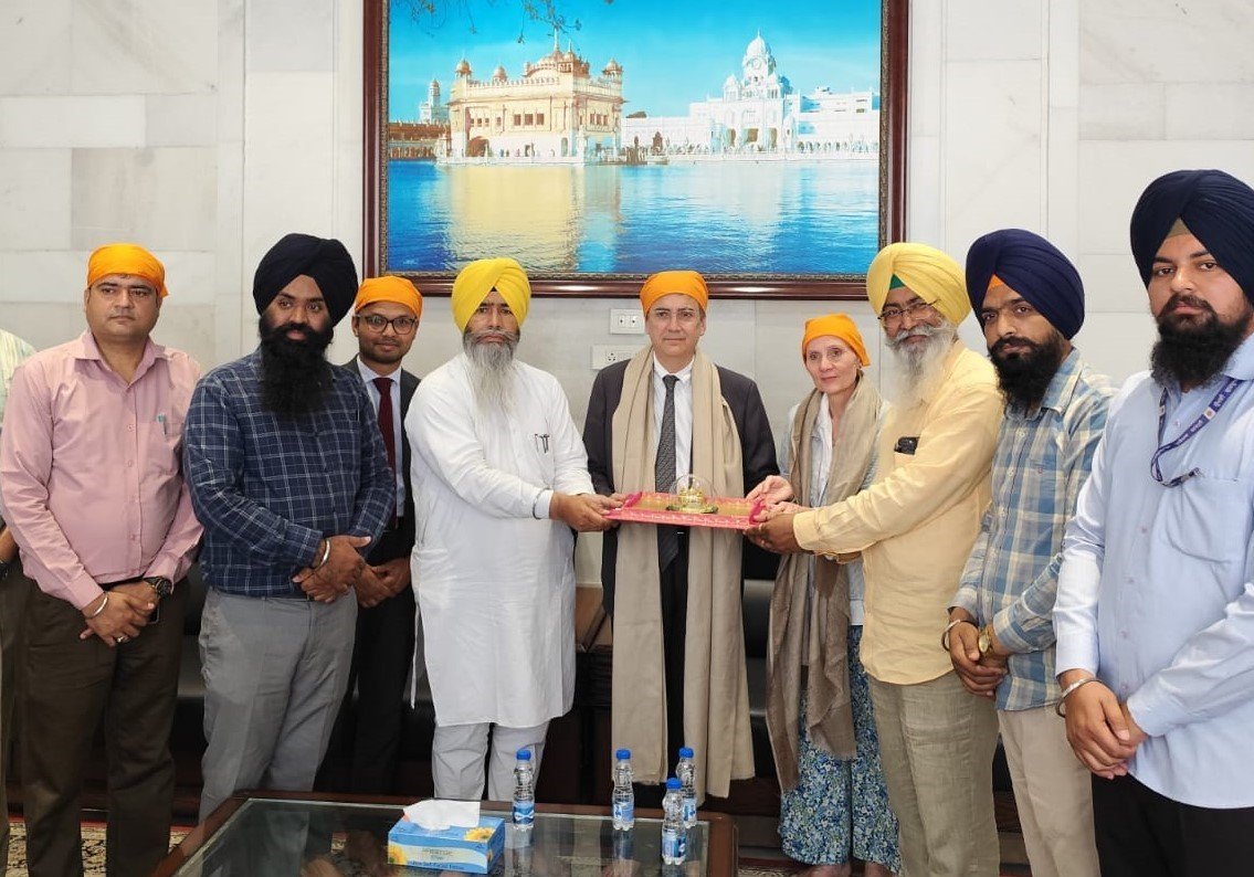 ਫ਼ਰਾਂਸ ਦੇ ਰਾਜਦੂਤ ਥੈਰੀ ਮਾਥੂ ਸੱਚਖੰਡ ਸ੍ਰੀ ਹਰਿਮੰਦਰ ਸਾਹਿਬ ਵਿਖੇ ਹੋਏ ਨਤਮਸਤਕ