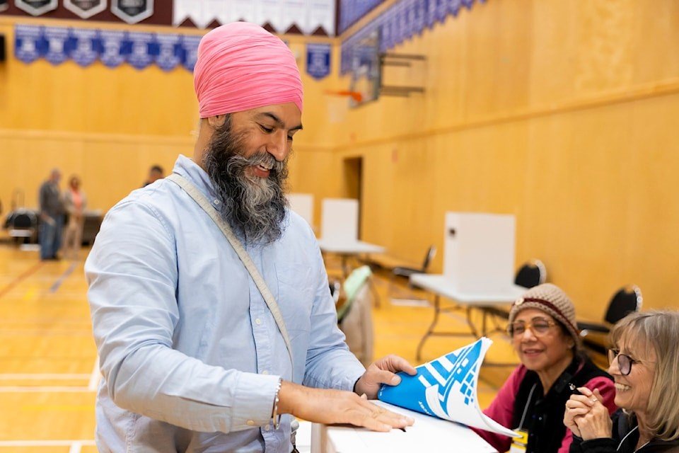 ਕੈਨੇਡਾ ਚੋਣਾਂ : ਐਡਵਾਂਸ ਪੋਲਿੰਗ ਦੇ ਪਹਿਲੇ ਦਿਨ ਐਨ.ਡੀ.ਪੀ. ਨੇਤਾ ਜਗਮੀਤ ਸਿੰਘ ਅਤੇ ਉਨ੍ਹਾਂ ਦੀ ਪਤਨੀ ਨੇ ਵੋਟ ਪਾਈ