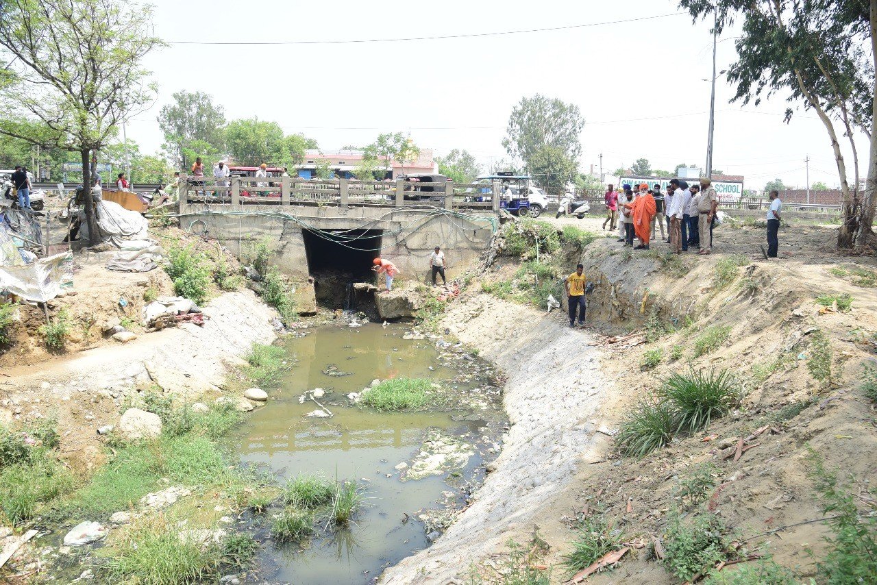 MP Sant Seechewal pulls up National Highway Authority Officials