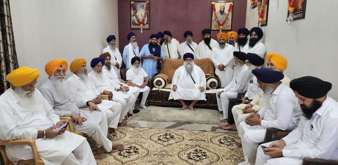 ਐਡਵੋਕੇਟ ਧਾਮੀ ਦੀ ਅਗਵਾਈ ’ਚ ਸ਼੍ਰੋਮਣੀ ਕਮੇਟੀ ਵਫਦ ਨੇ ਬਾਬਾ ਹਰਨਾਮ ਸਿੰਘ ਨਾਲ ਕੀਤੀ ਮੁਲਾਕਾਤ
