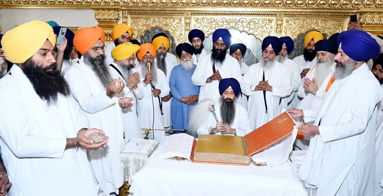 ਜੂਨ 1984 ਦੇ ਘੱਲੂਘਾਰੇ ਸਮੇਂ ਗੋਲੀ ਲੱਗਣ ਨਾਲ ਜ਼ਖ਼ਮੀ ਹੋਏ ਪਾਵਨ ਸਰੂਪ ਨੂੰ ਸੰਗਤ ਦੇ ਦਰਸ਼ਨਾਂ ਲਈ ਕੀਤਾ ਸੁਸ਼ੋਭਿਤ