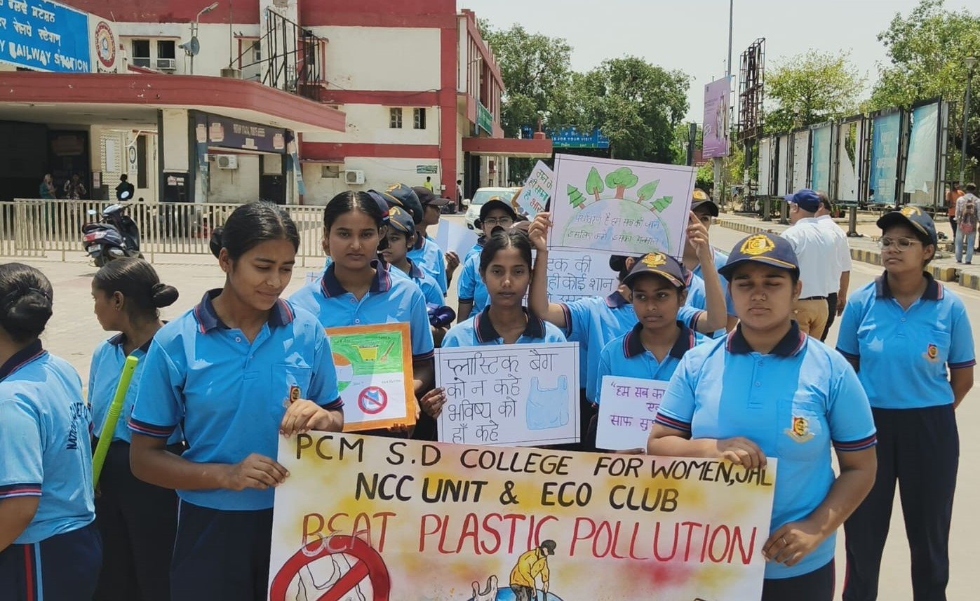 PPCB holds nukkad natak on “Combat Plastic Pollution” at Jalandhar City railway station on World Environment Day