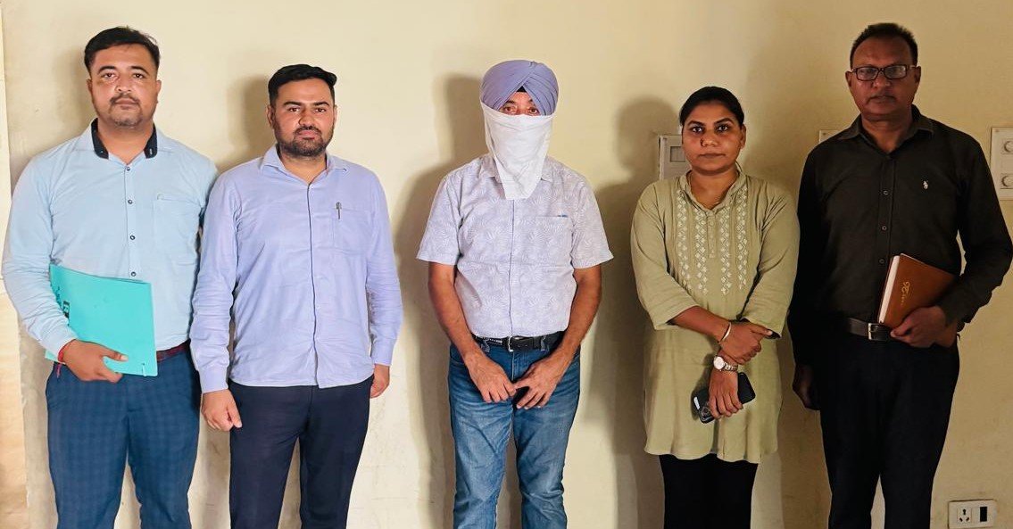 Vigilance Bureau arrests Science Master-cum-Legal Advisor for demanding bribe