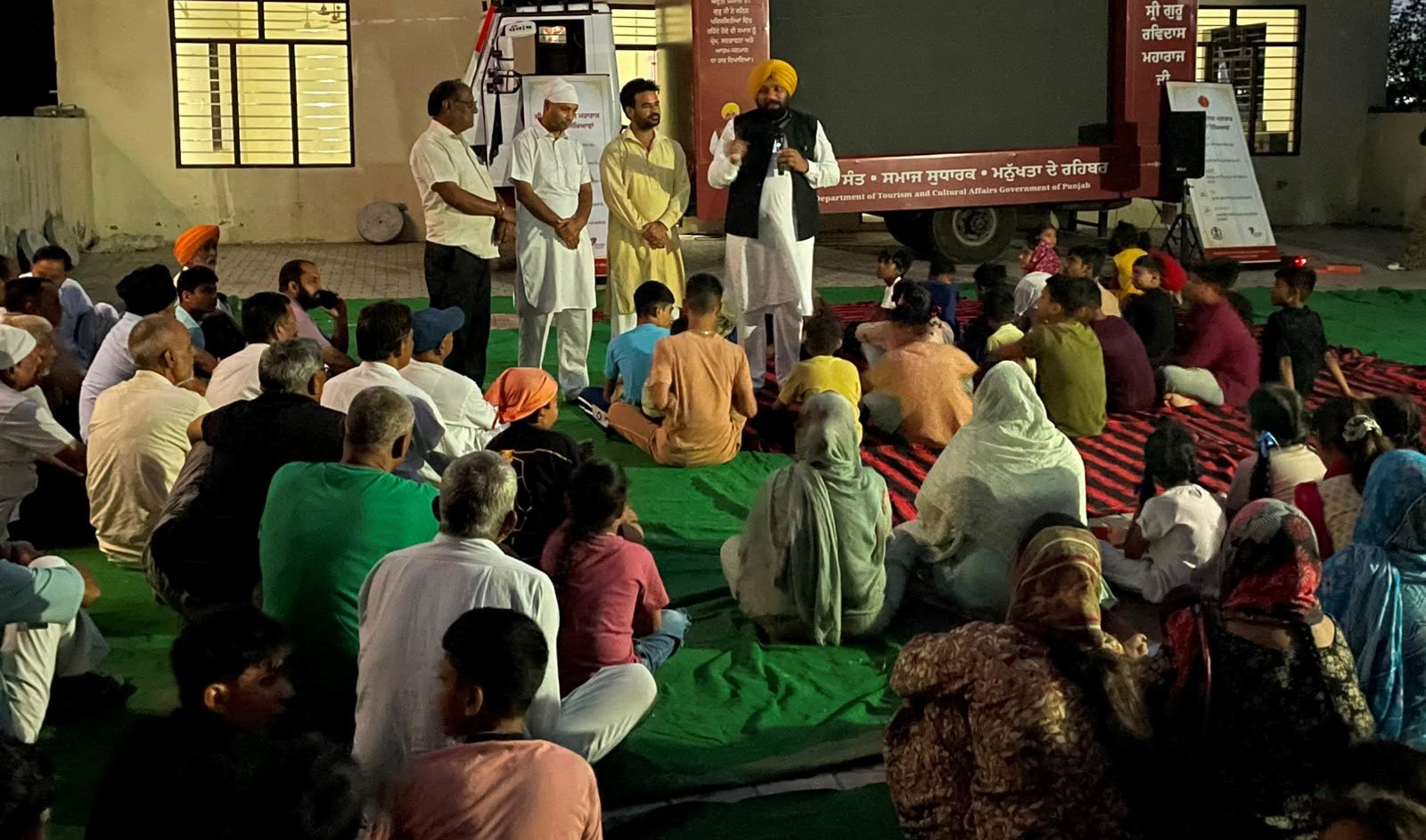 ਸ੍ਰੀ ਗੁਰੂ ਰਵਿਦਾਸ ਮਹਾਰਾਜ ਜੀ ਦੇ 650ਵੇਂ ਪ੍ਰਕਾਸ਼ ਪੁਰਬ ਨੂੰ ਸਮਰਪਿਤ ਜ਼ਿਲ੍ਹੇ ਦੇ ਪਿੰਡਾਂ ’ਚ ਦਿਖਾਈ ਗਈ ਵਿਸ਼ੇਸ਼ ਦਸਤਾਵੇਜ਼ੀ ਫਿਲਮ